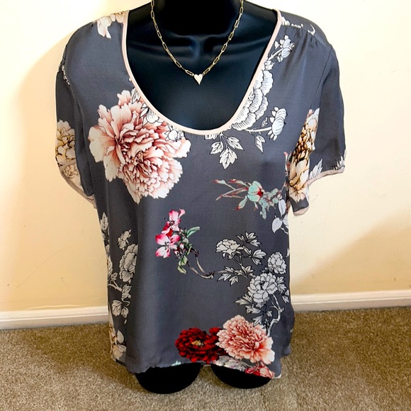 L'AGENCE Tops - L’AGENCE floral silk blouse size 4